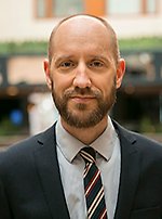 Porträttbild på Jonas Hols